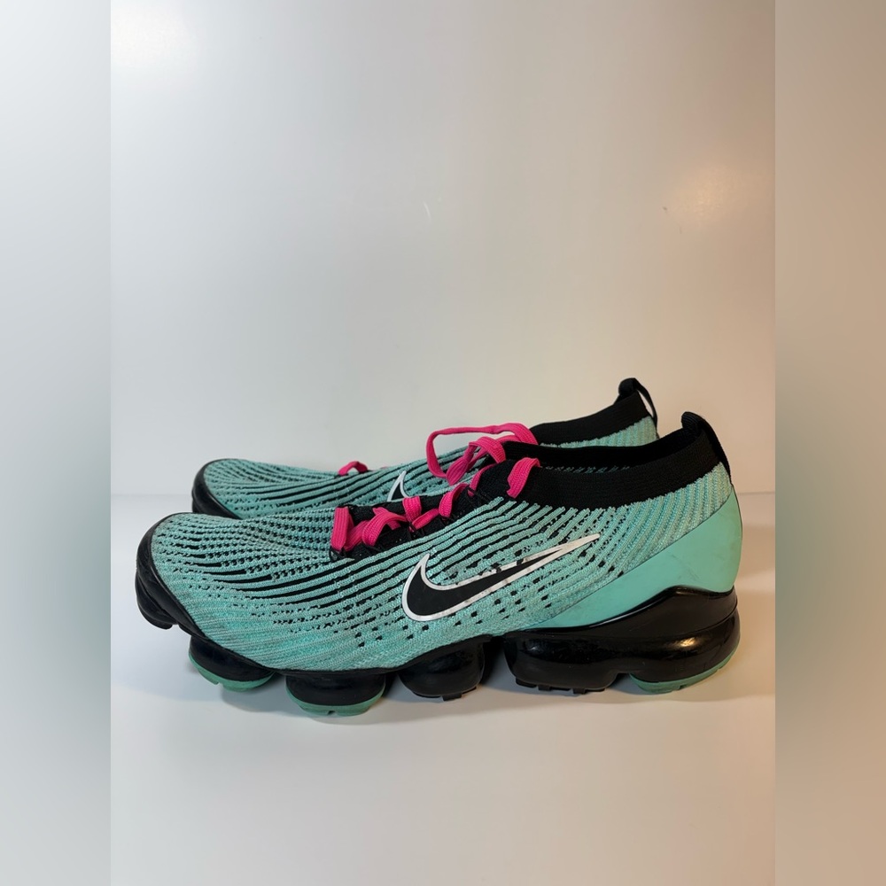 Nike Men's Athletic Shoes in Teal and Pink